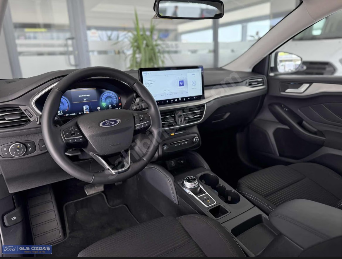 FORD FOCUS TİTANİUM X %20 FATURALI 2025 MODEL